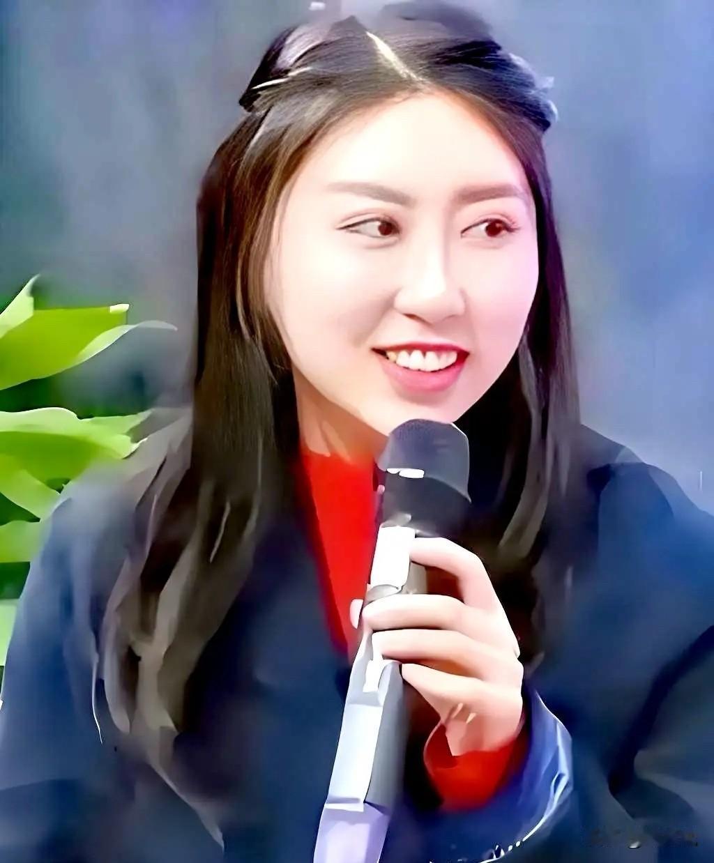 但凡明眼人都能看出，
贾浅浅之所以落得今天这个下场，不是她运气不好撞枪口上，而是