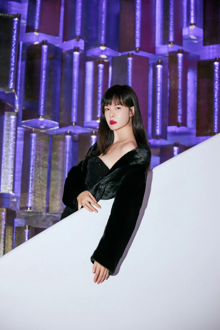 李艾儿子小小年纪有六块腹肌爸爸当家 六块腹肌？？？我摸了摸自己的肚子沉默了。李艾