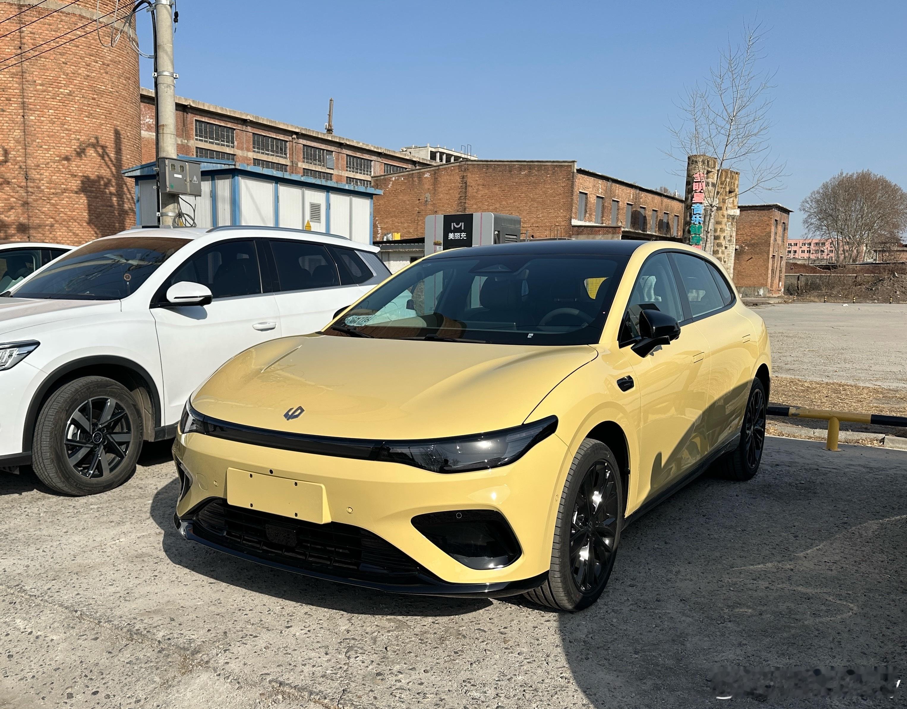 开新车 用新手机 过新年 带劲嗷～另外气温上升 零跑这充电功率 稳定的变快…跟我