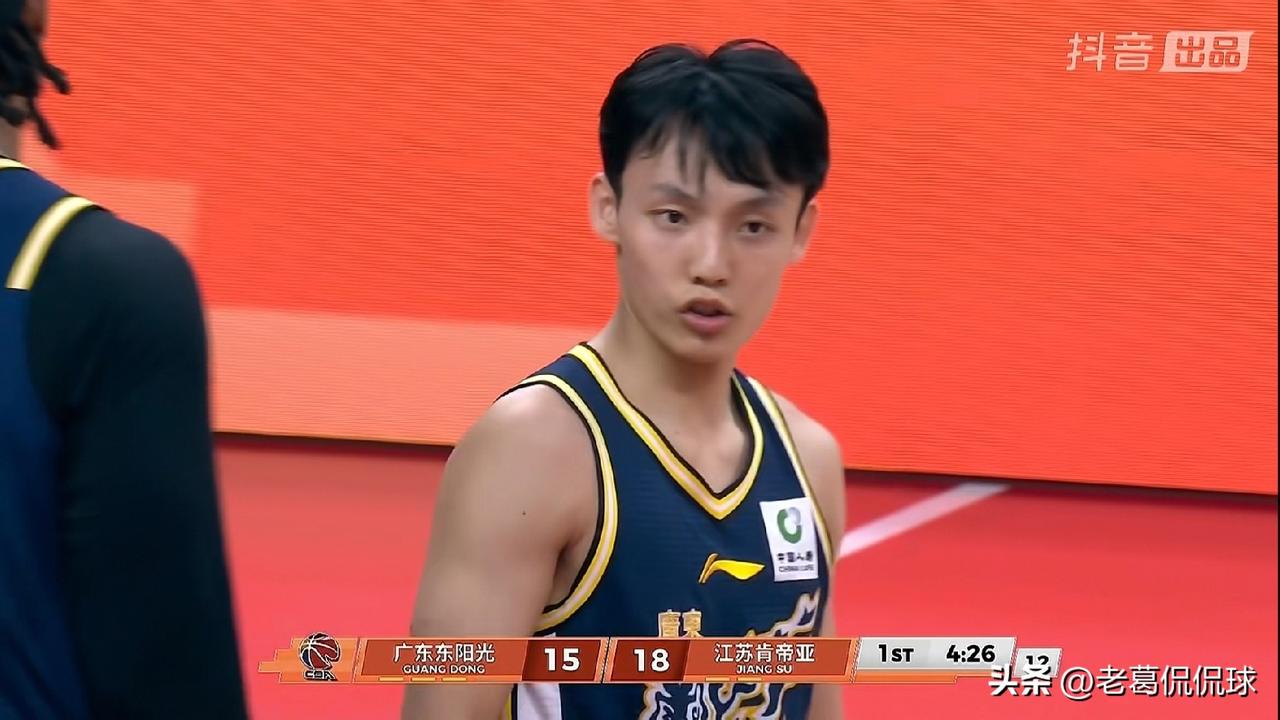 广东东阳光球星徐杰的状态真是太让人惊喜了！在今天广东东阳光主场迎战江苏肯帝亚的比