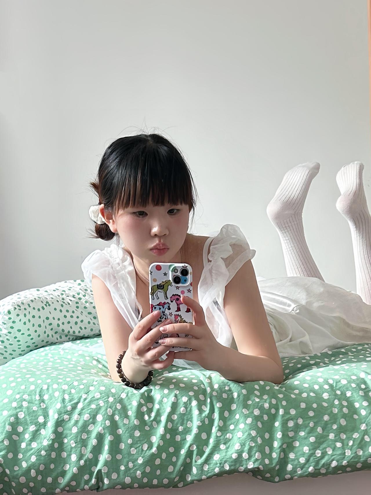 什么样子的女人才是最美的世上有两种人最可爱，一种是漂亮，一种是聪慧，而你是既聪明