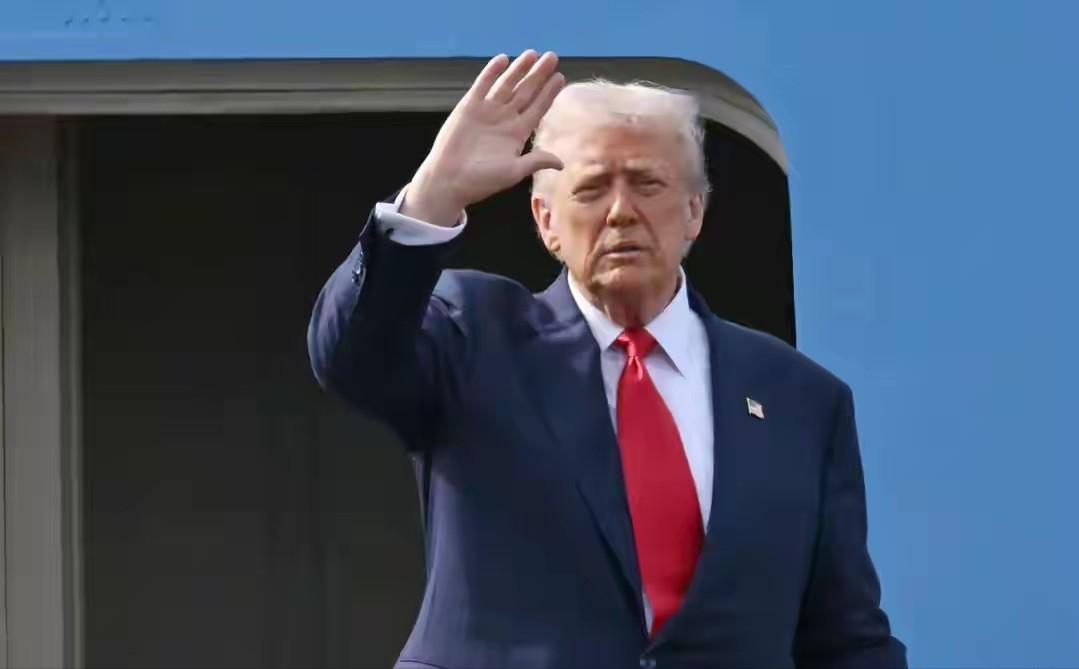 .特朗普明年访华，中美贸易战停火一年
 
中美峰会刚结束，特朗普没吃午饭就坐飞机