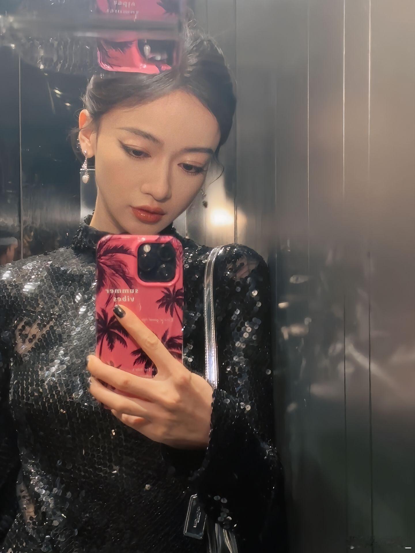 洪尧说吴谨言来演综秒杀所有布尔…这是要来一个炫妻人设彰显一下甜蜜度嘛比起这个还是