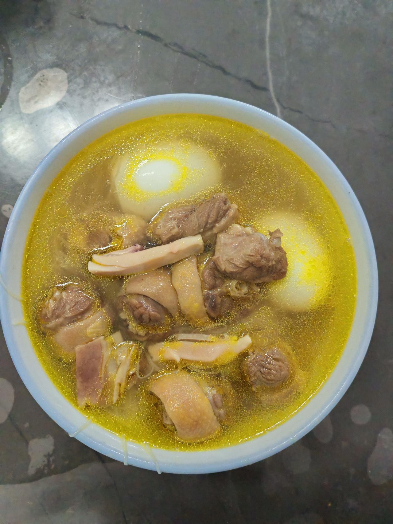 比美股早一天进入调整，夜盘美股高开低走，与白天A股的步调基本一致，但A股中创业板