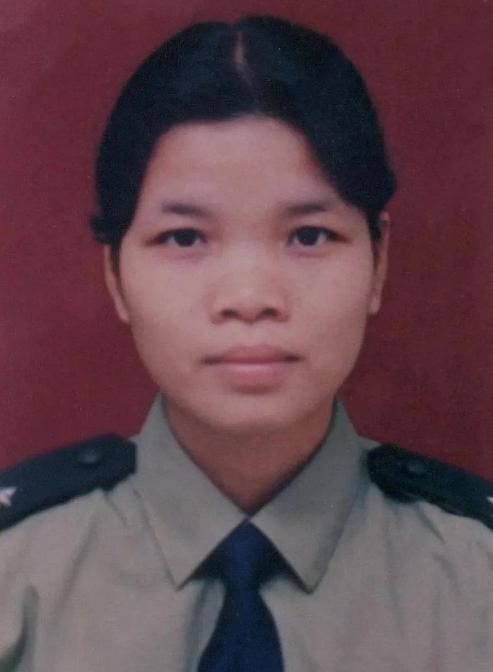 1997年，毒贩赵勇夫妇被抓。22岁的警察严婷，听见赵勇在关押室里大喊大叫。她放