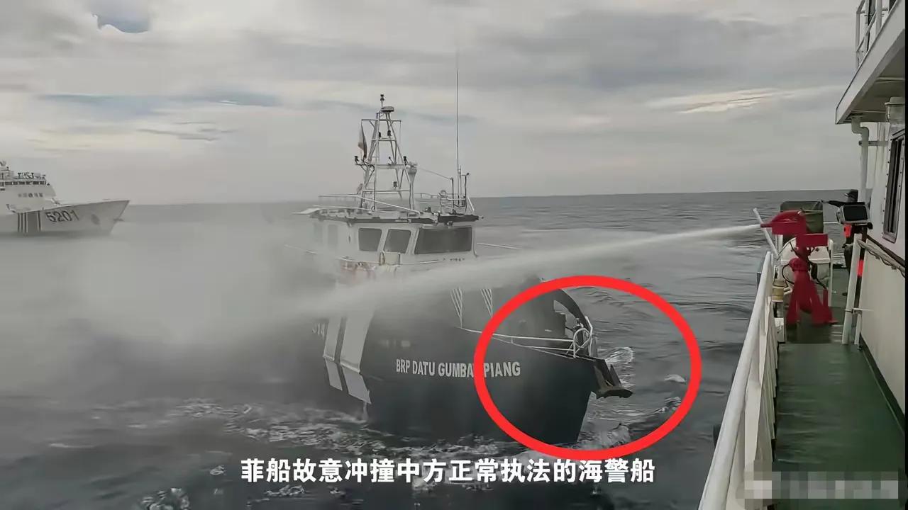 菲律宾执意在黄岩岛附近挑衅我们，我们海警船出面拦截，菲律宾公务船调转方向要冲撞我