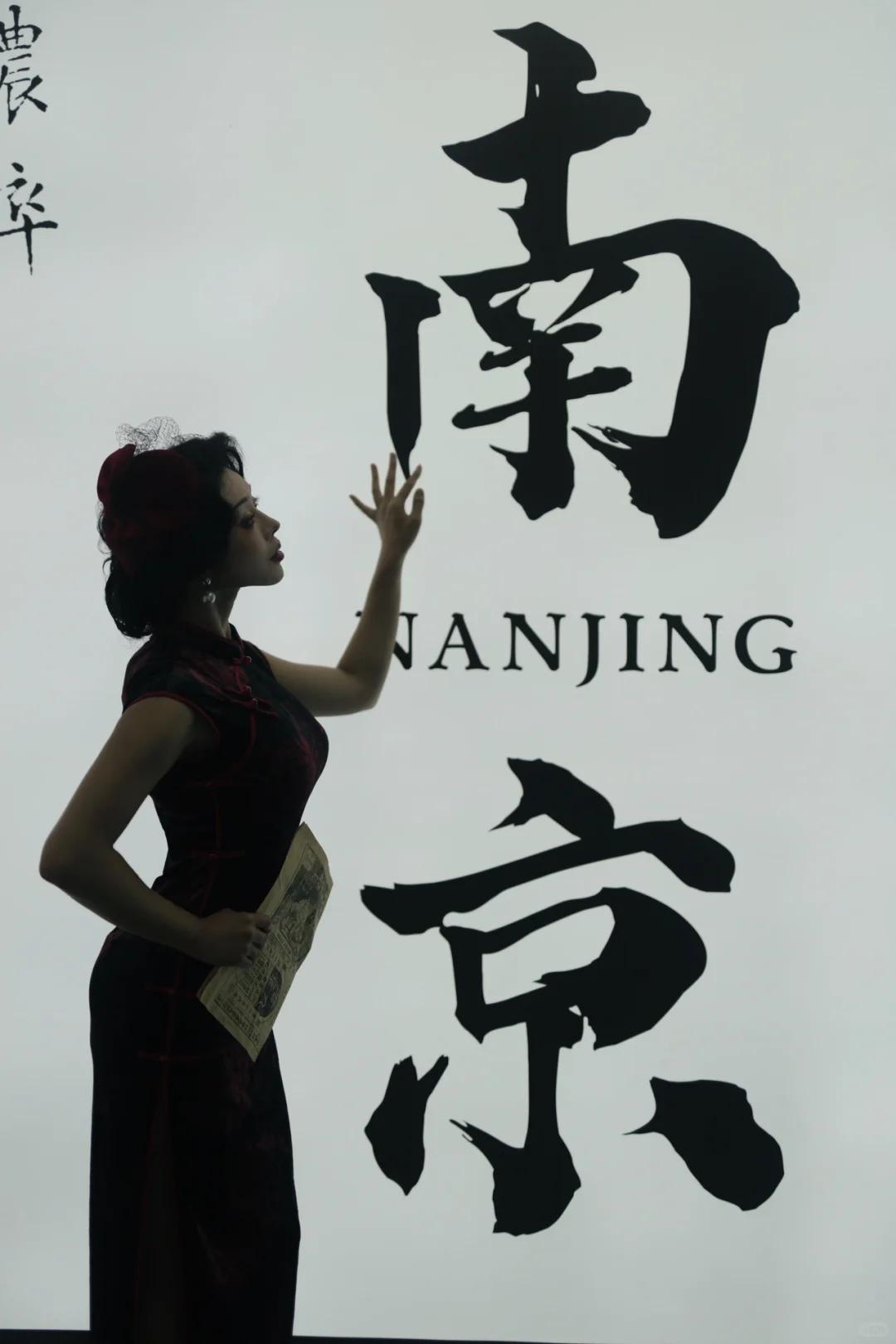 你南哥 一组老门东的旗袍作品，蛮喜欢的。美到骨子里的女人，是什么样子的 旗袍巷景