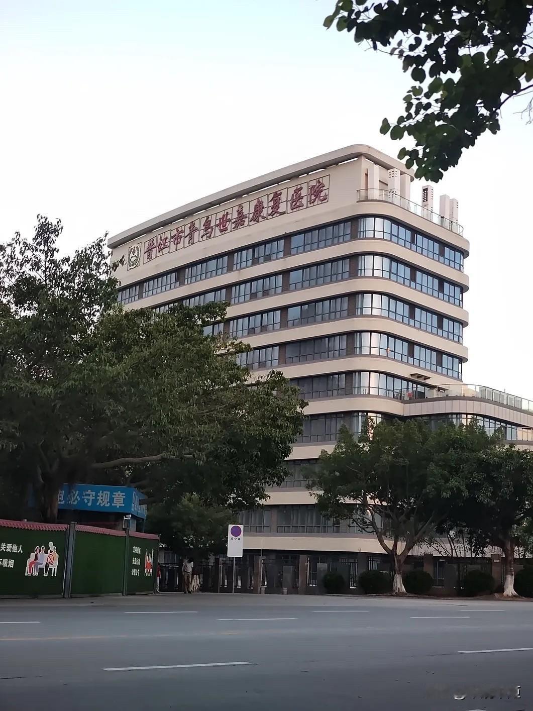 台湾网友实在有才！今天（24日）有台网友在社交平台发文，福建泉州晋江有家青鸟世嘉