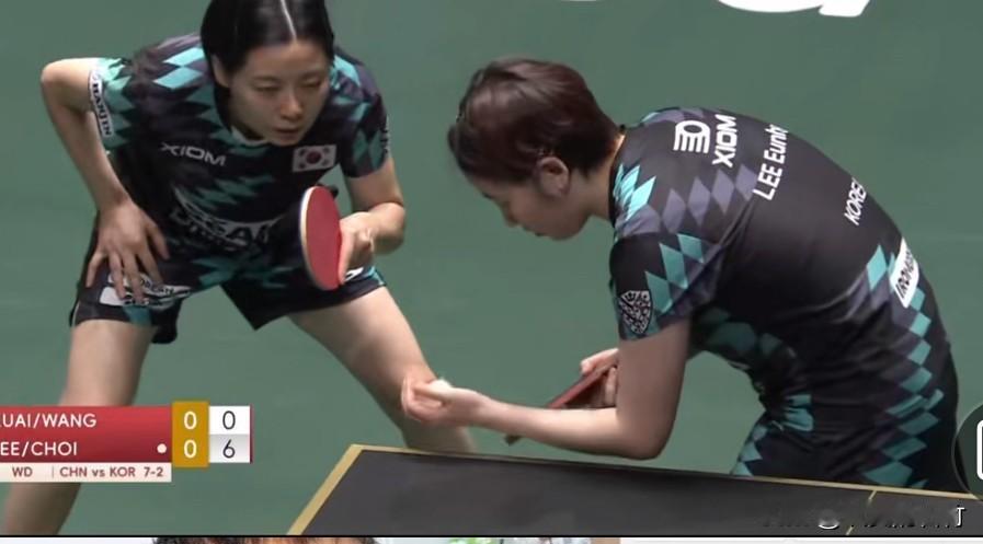 中国队8:3韩国队，晋级决赛
第四场女双
王曼昱蒯曼1:1李恩惠崔孝珠
第一局开