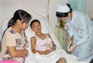 2005年，黄师傅正准备把13岁小男孩的遗体推进火化炉，没想到孩子突然用右腿踢了