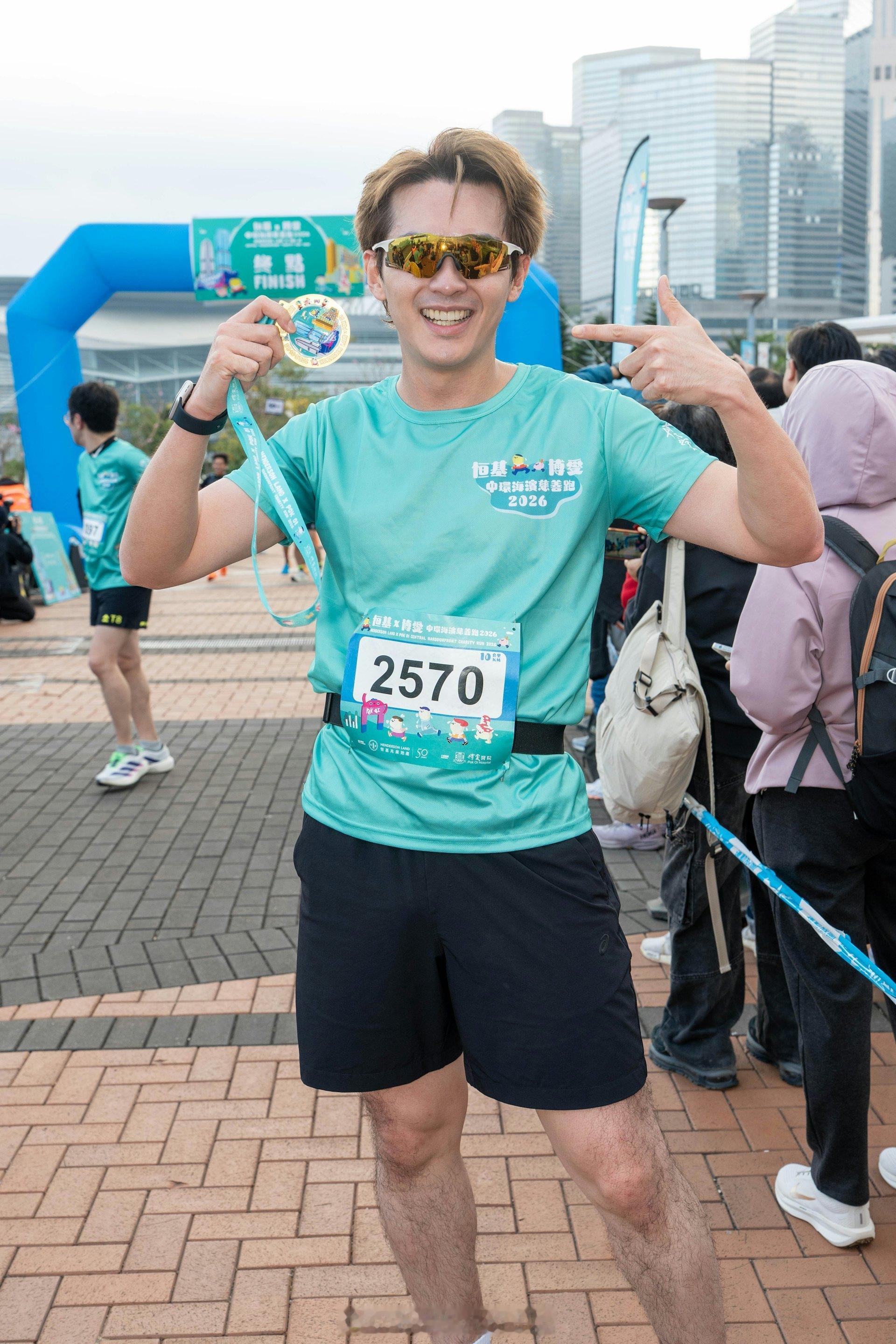 香港01：梁敏巧一日只吃一餐对抗肥妹底　邓伊婷曾逾60公斤被笑是“彭彭”去年在《