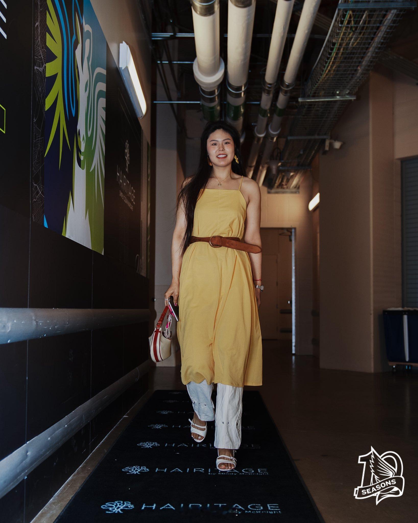 今日份李月汝赛前入场装扮。我的观赛搭子李月汝[超话] ​​​