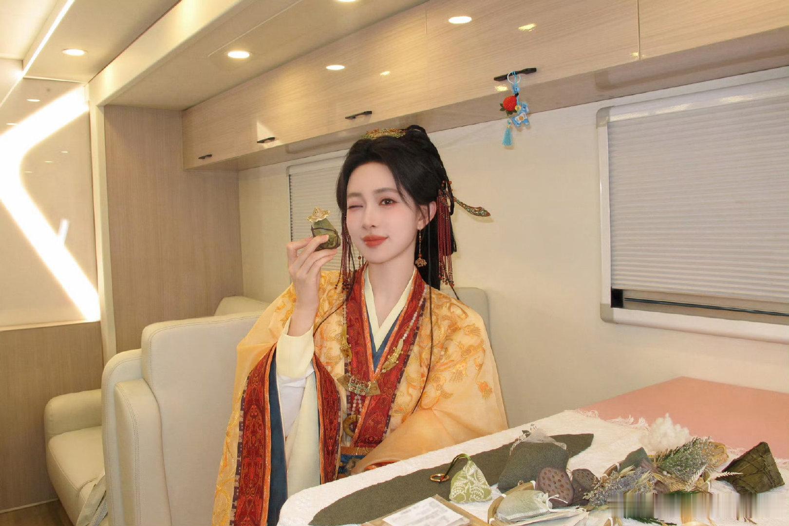 孟子义选谁好呢孟子义百花杀定档发文孟子义一天宣了三部剧 三部不同题材的新剧同时官