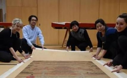 1987，一位中国女子到大英博物馆参观，英国人拿出一幅烧坏的中国画，挑衅问她能不