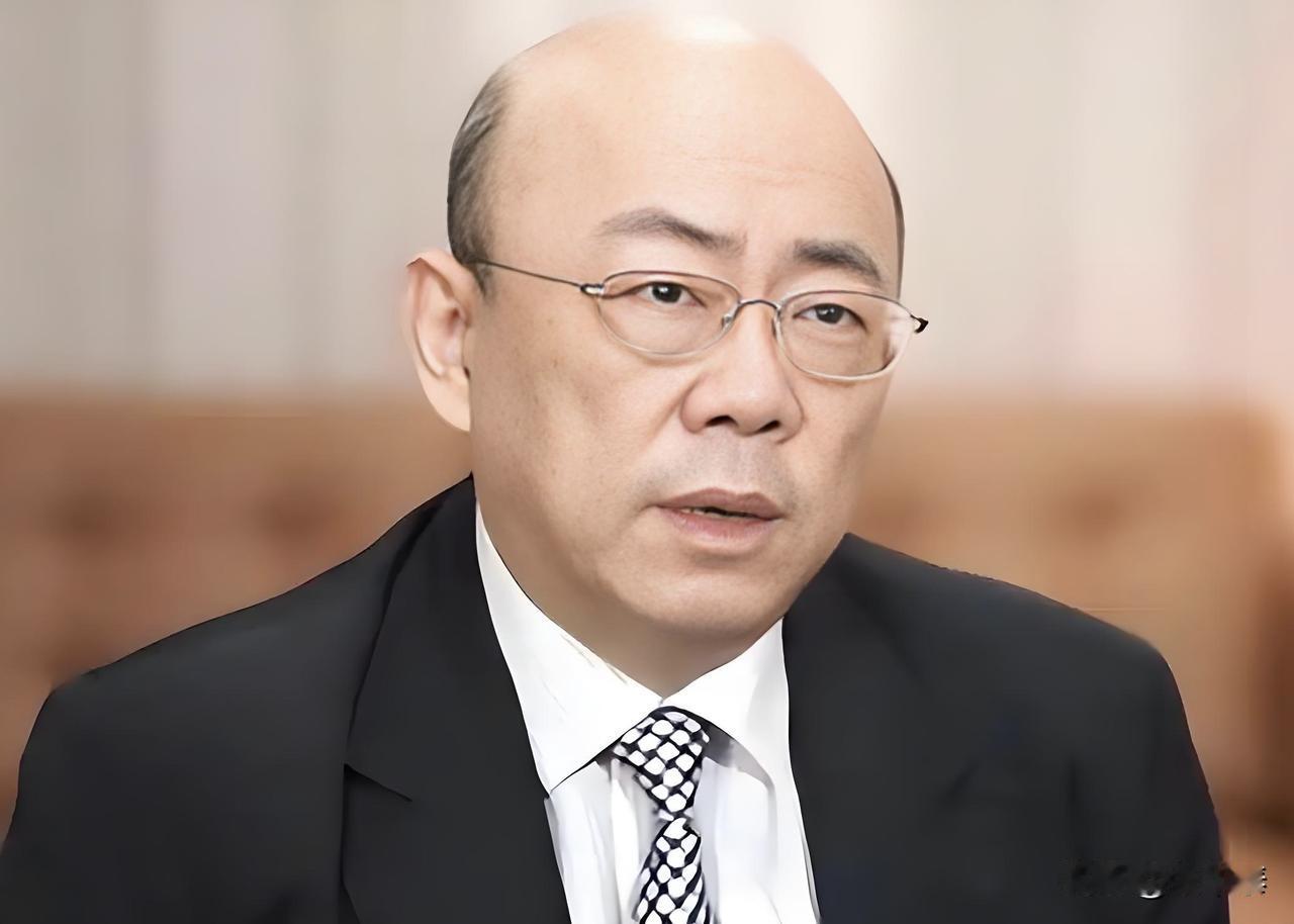台湾著名的时事评论员，郭正亮先生三次提出请郑丽文在这些日子，要多出去到处走走！拜