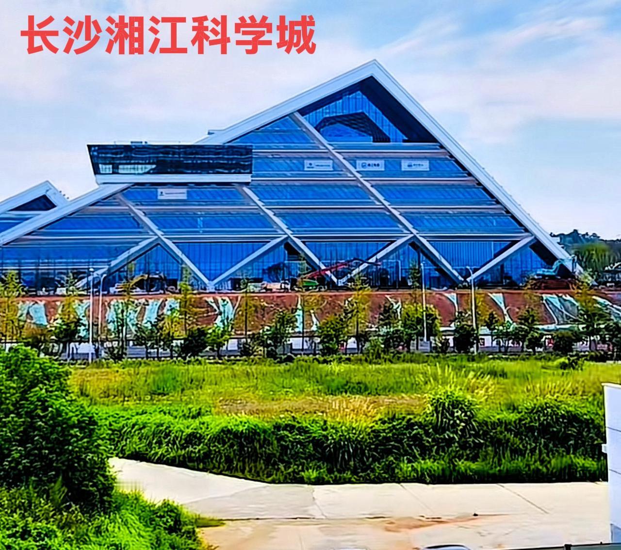 近看长沙湘江科学城，装修好了想不到还有点姿色嘛！说实话，只要它那些钢结构能稳超级