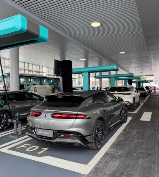 李斌称闪充再快也比换电慢 蔚来媒体沟通会重磅消息！李斌称闪充速度比不过换电，二者