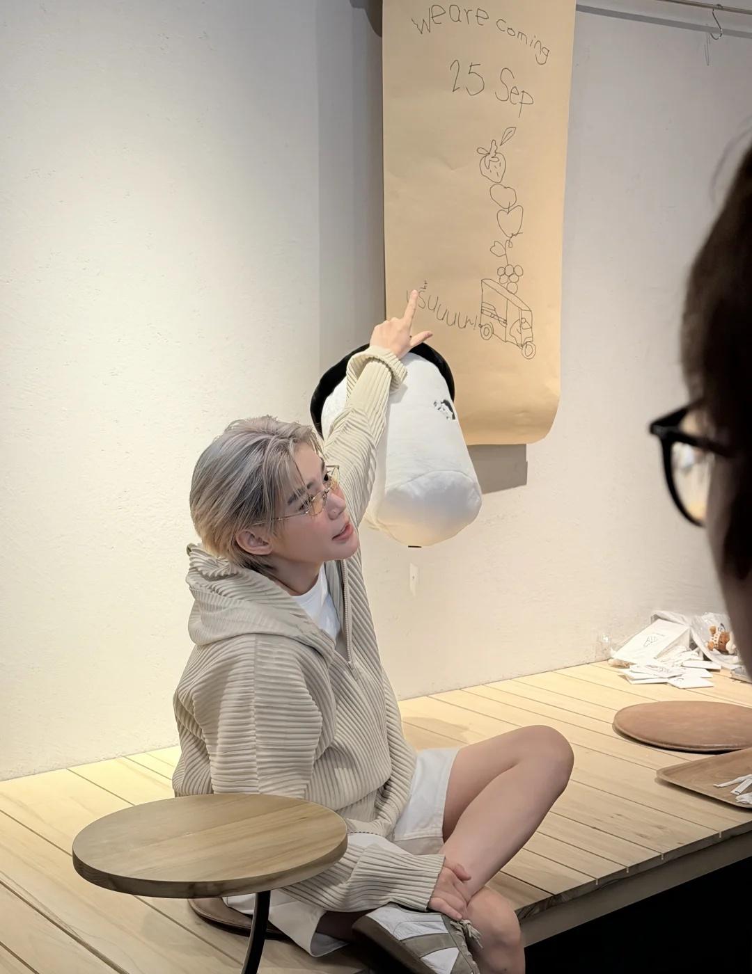 🇹🇭我这么多年中药算是白喝了
我的泰百启蒙导师就这么站在我面前！！！谁来懂我