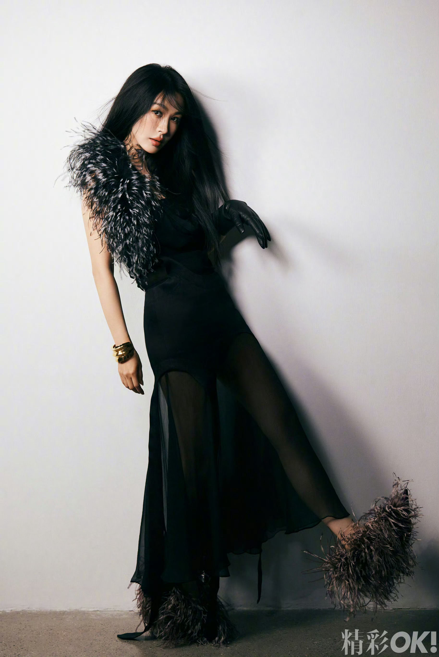 李菲儿精彩ok封面，百变穿搭魅力大赏。李菲儿
