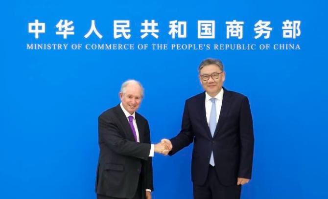 特朗普还没来，他最大的金主先到了！4 月 23 日苏世民专机直接落地北京，何立峰