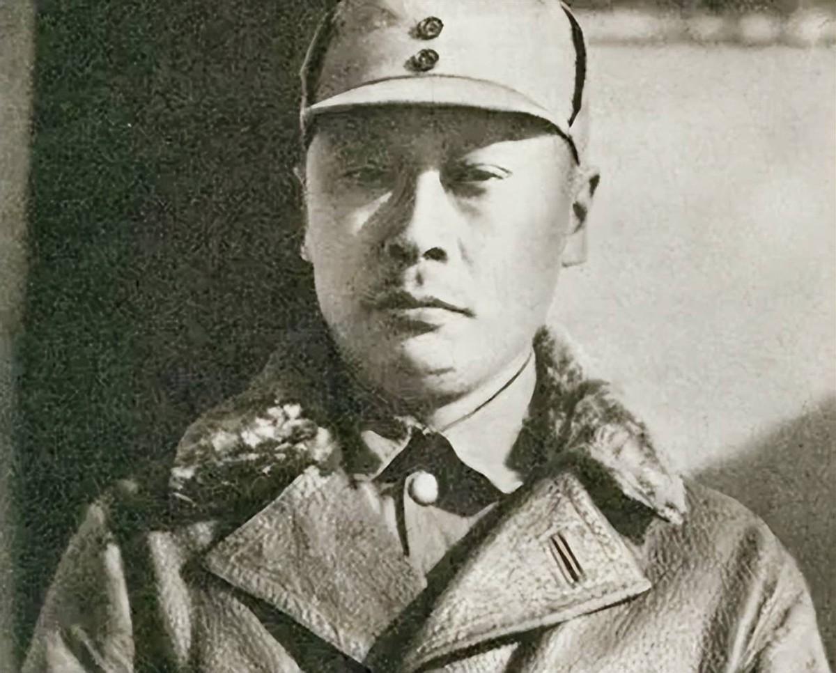 “手莫伸，伸手必被捉。党与人民在监督，万目睽睽难逃脱。”这是陈毅诗篇《手莫伸》中