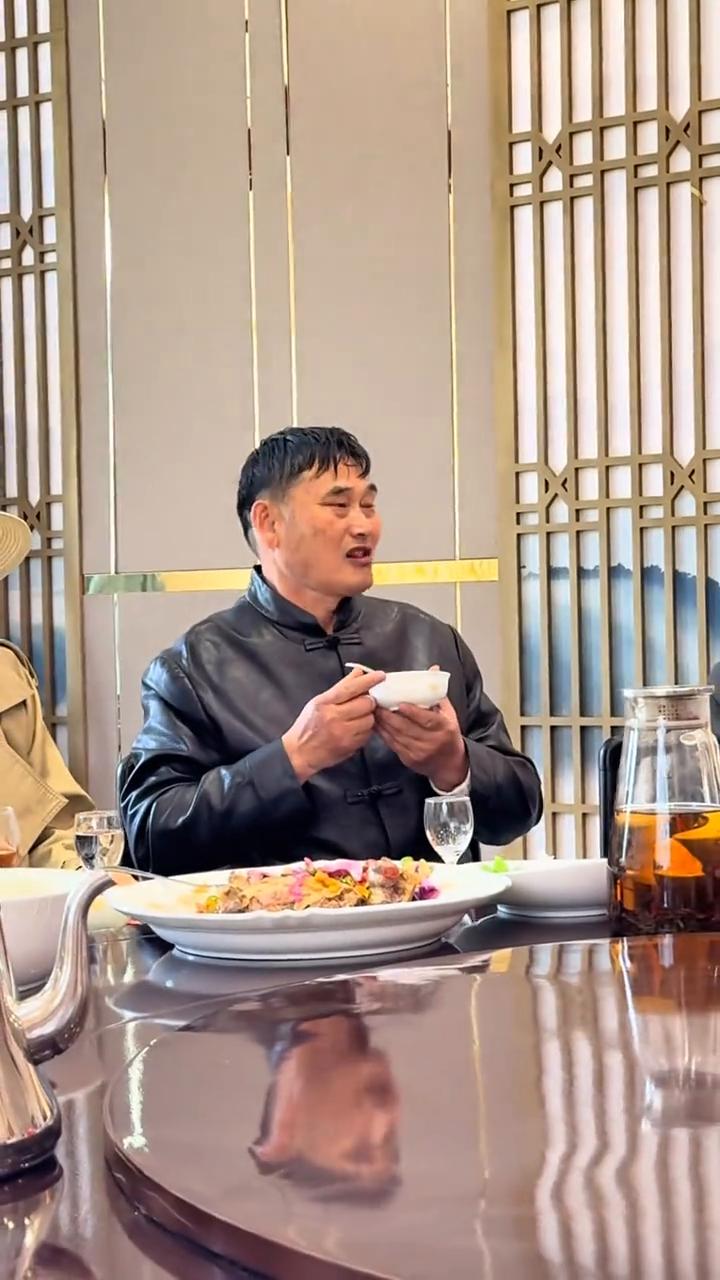 您就是朱之文。朱之文就是我。朱之文也是平凡人。幸福是什么？幸福就是喝碗羊肉汤。来
