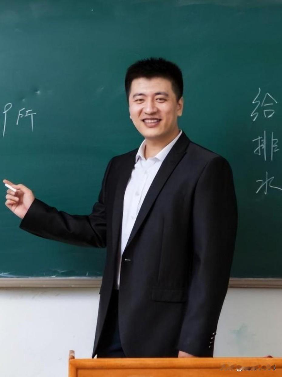 昨天刷头条，刷到这样俩句话，瞬间破防。

“张老师您休息这么长时间了，睡醒了吗？