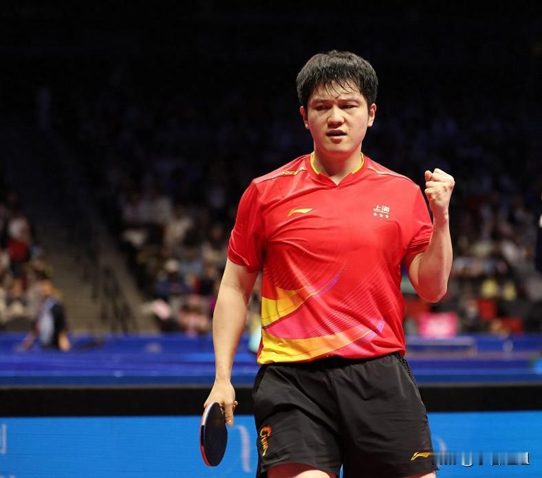 樊振东估计没想到，自己两年内能在上海拿两次大功  
别人拼一辈子都未必能碰一下的