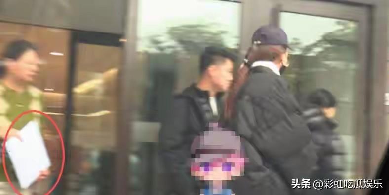 薛之谦老婆怀二胎了，难怪李雨桐发疯一样撕咬薛之谦，原来就是受刺激了，想起她流产的