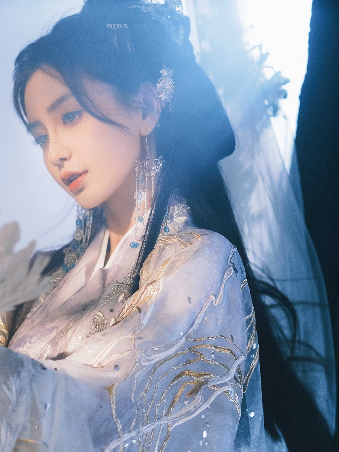 angelababy angelababy “我沿着星河捡着你遗落在月亮旁的浪漫