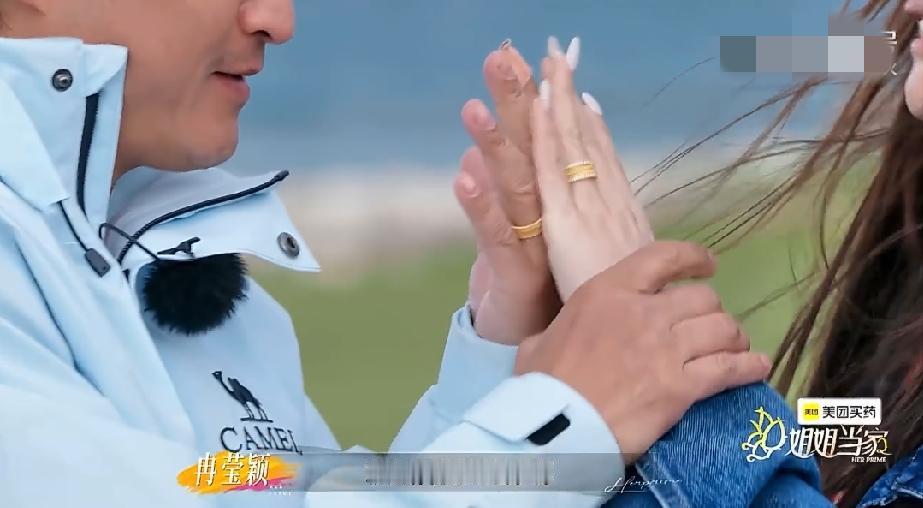 冉莹颖送邹市明一对金戒指，一人一只，寓意两人能走到金婚，80岁还能在一起，冉莹颖