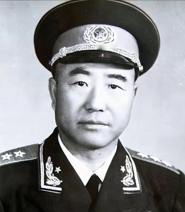 蒋氏给董其武发1900两黄金，主席指示：我们发15万现大洋

董其武，山西河津人