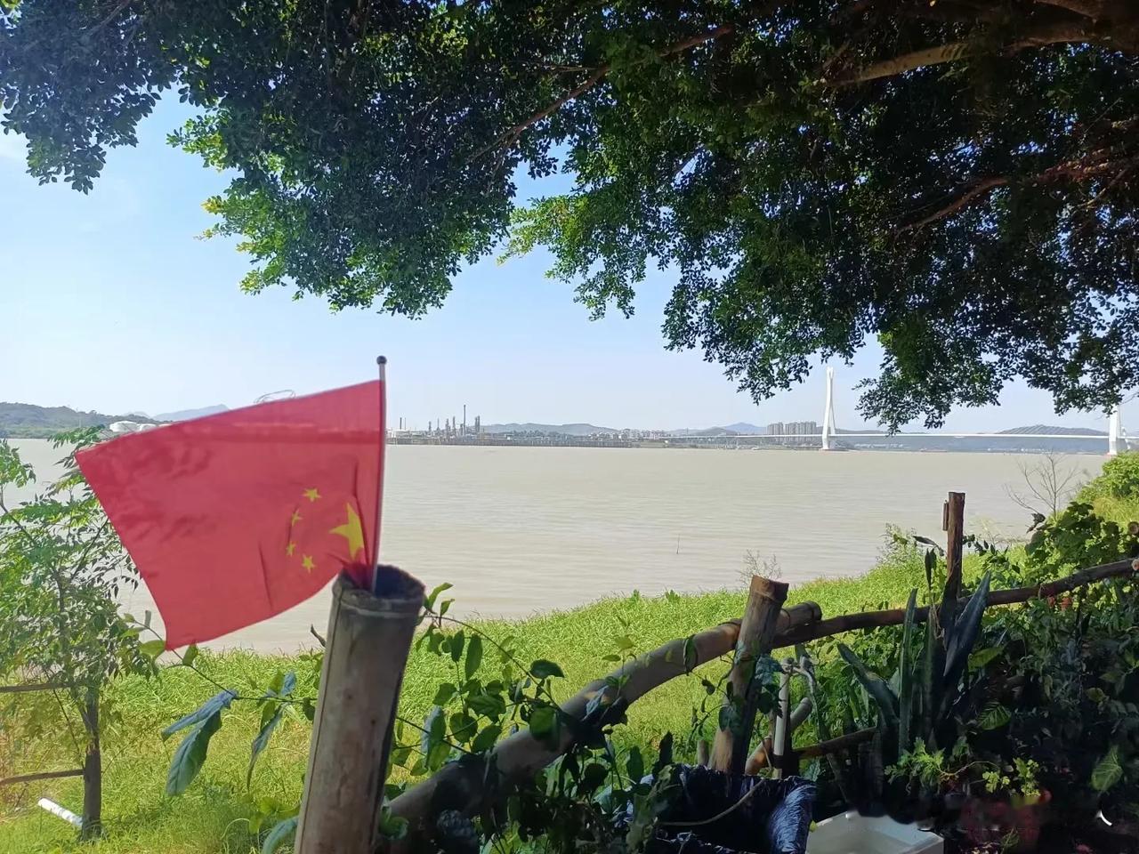 昨天下午电话铃响了，我一看来电显示，是儿子的班主任，吓得我一个激灵，心想是不是这