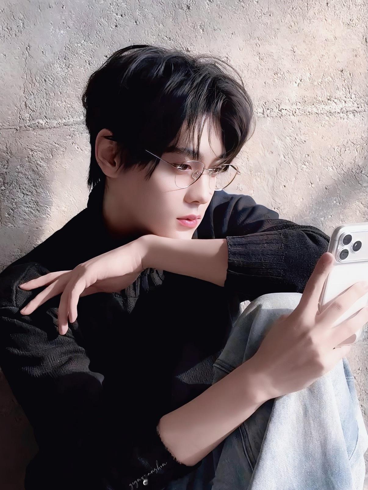 田栩宁对接发文确认不出席微博之夜，有点可惜看不到帅哥的红毯了