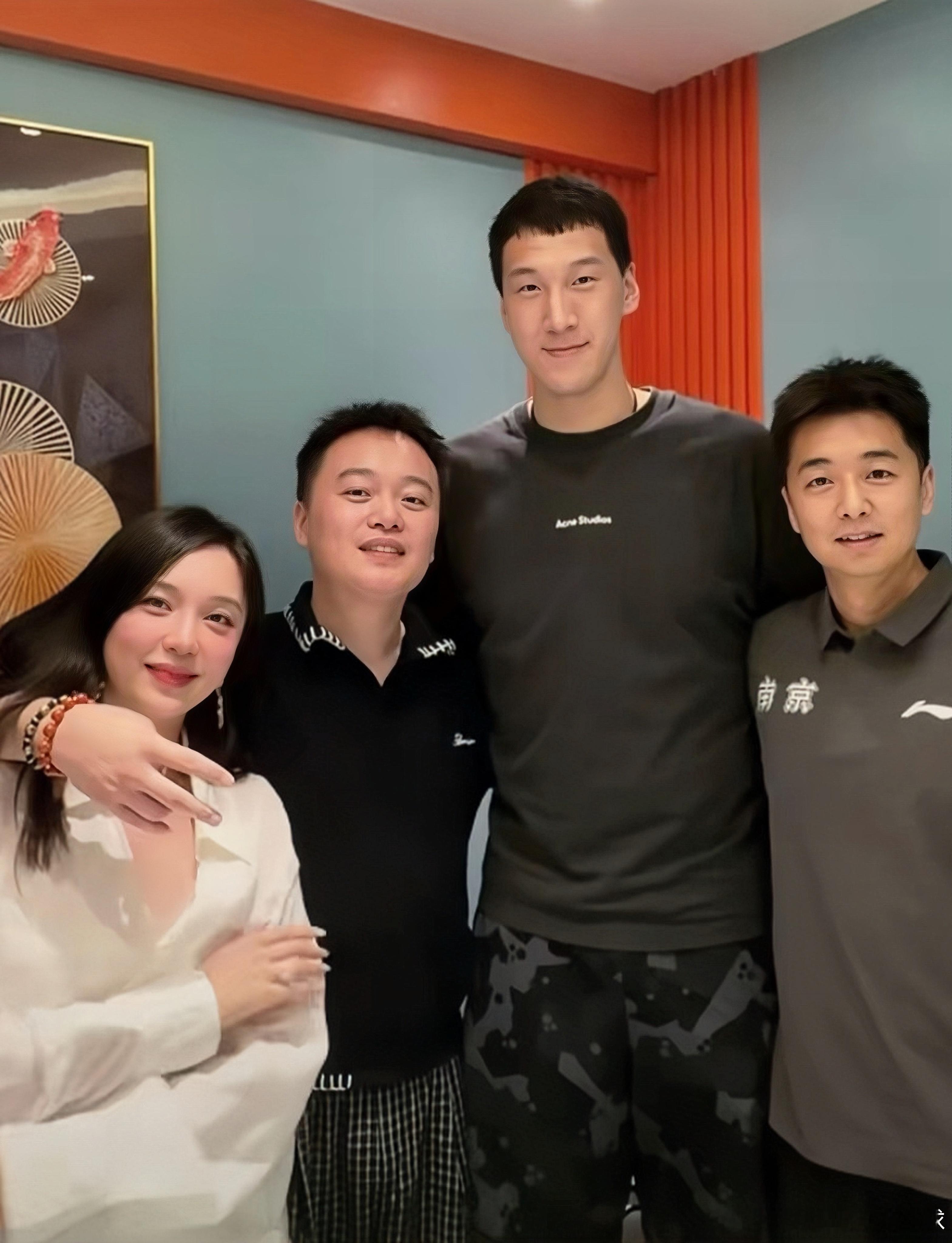 正式离队！杜润旺3年顶薪加盟南京同曦，八年广东宏远生涯画上句号据媒体直播吧消息透