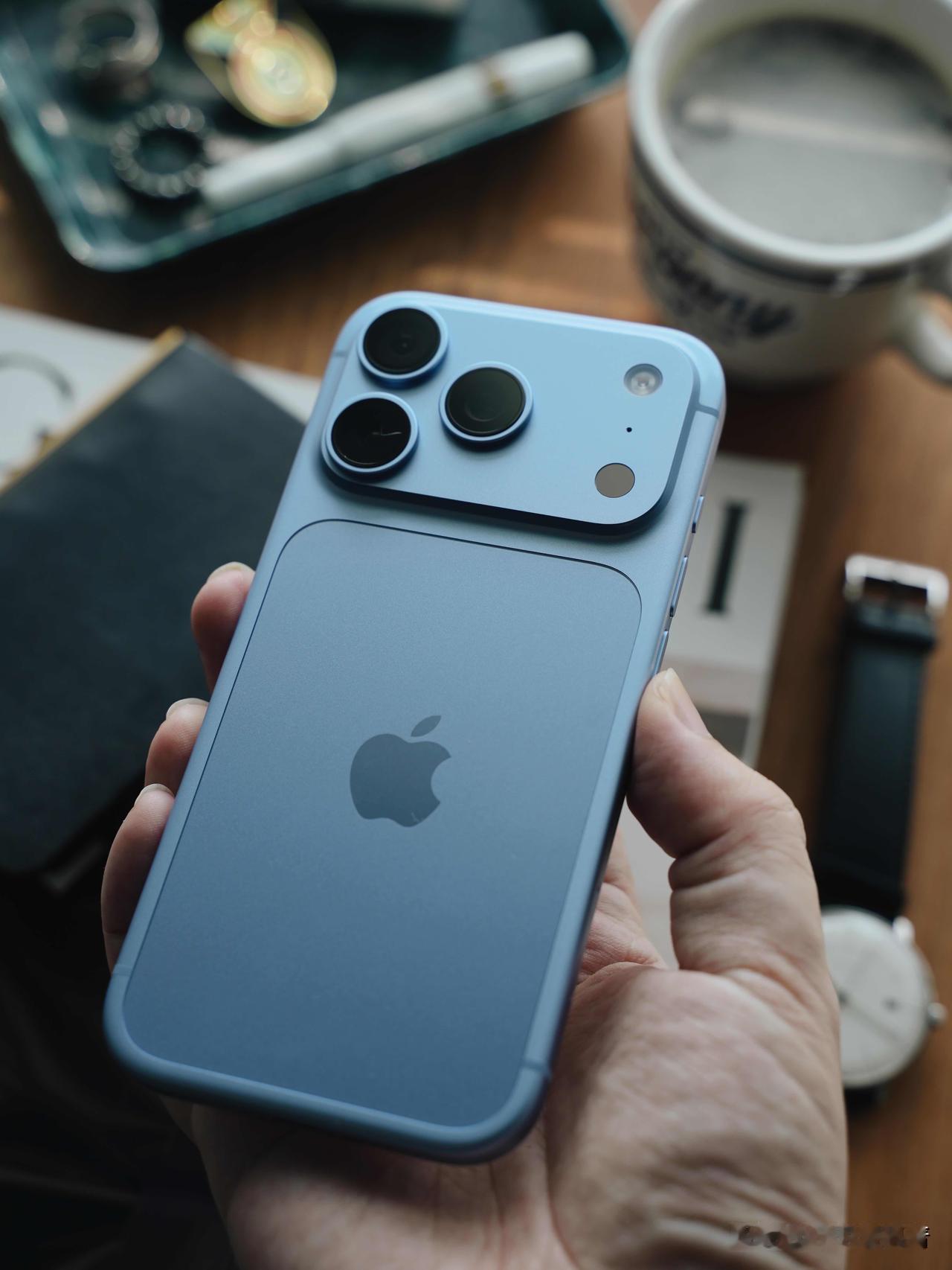 苹果最狠的不是参数，是生态和耐用。iPhone、iPad、Mac无缝联动，用惯很