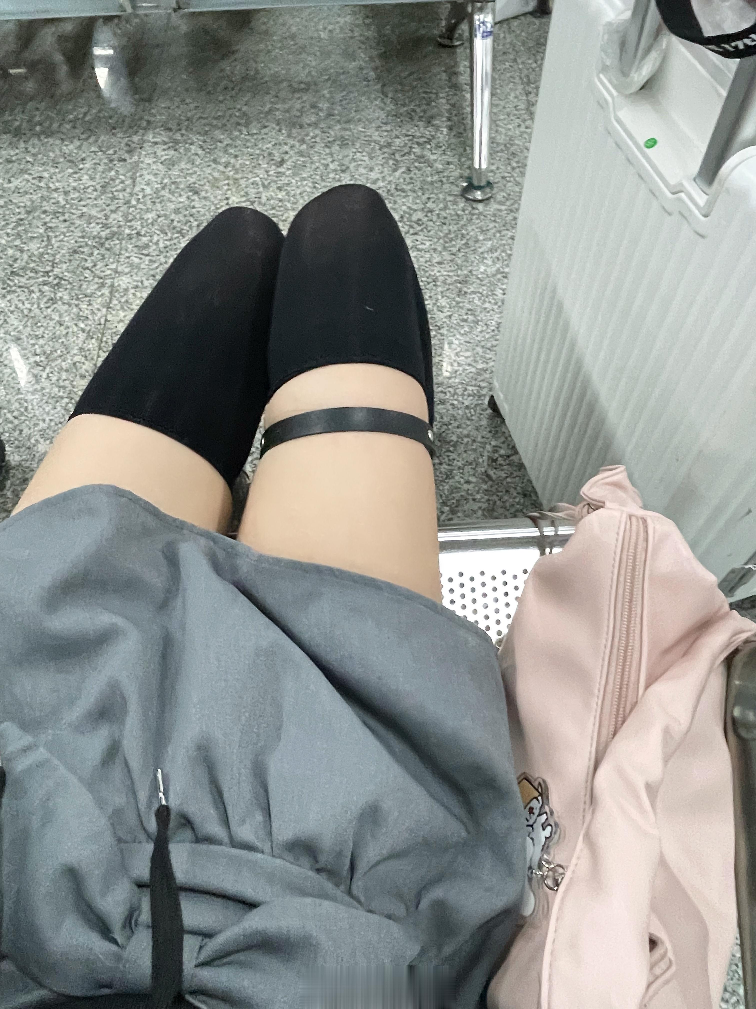 好困昨晚躺床上愣是睡不着[困]下午cicf场外出现一下 有没有妹妹来拍照📷 ​