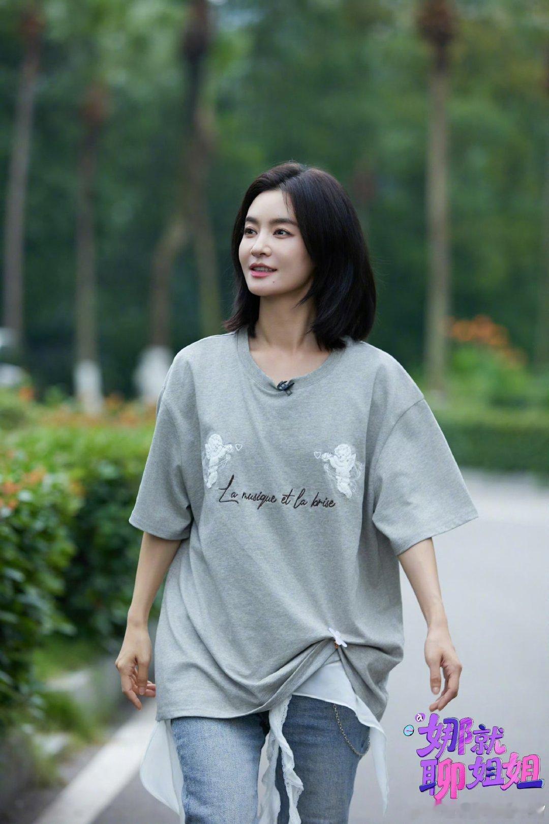 谢娜采访李晟 哈哈哈哈想去考古一波俩人的早年合照！谁能想到《娜就聊姐姐》首期直接