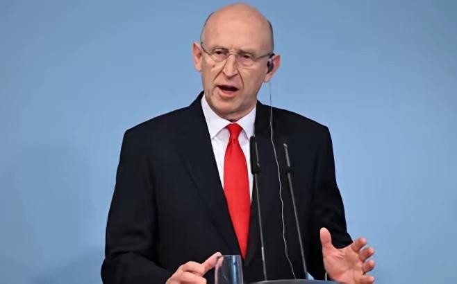 美国被踢出局，英国牵头，10国确定派兵，联合远征军已锁定俄罗斯

这事儿真挺逗。