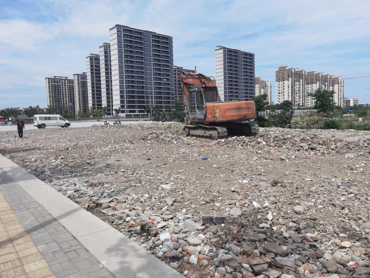 这块地又要浇了，第二块了。