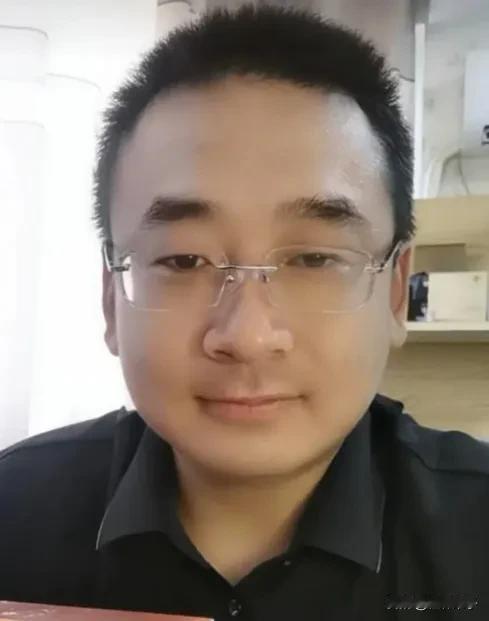 许敏外甥云浩助农卖赣南脐橙，
物美价廉！
不少网友支持小黄车，
纷纷来云浩直播间