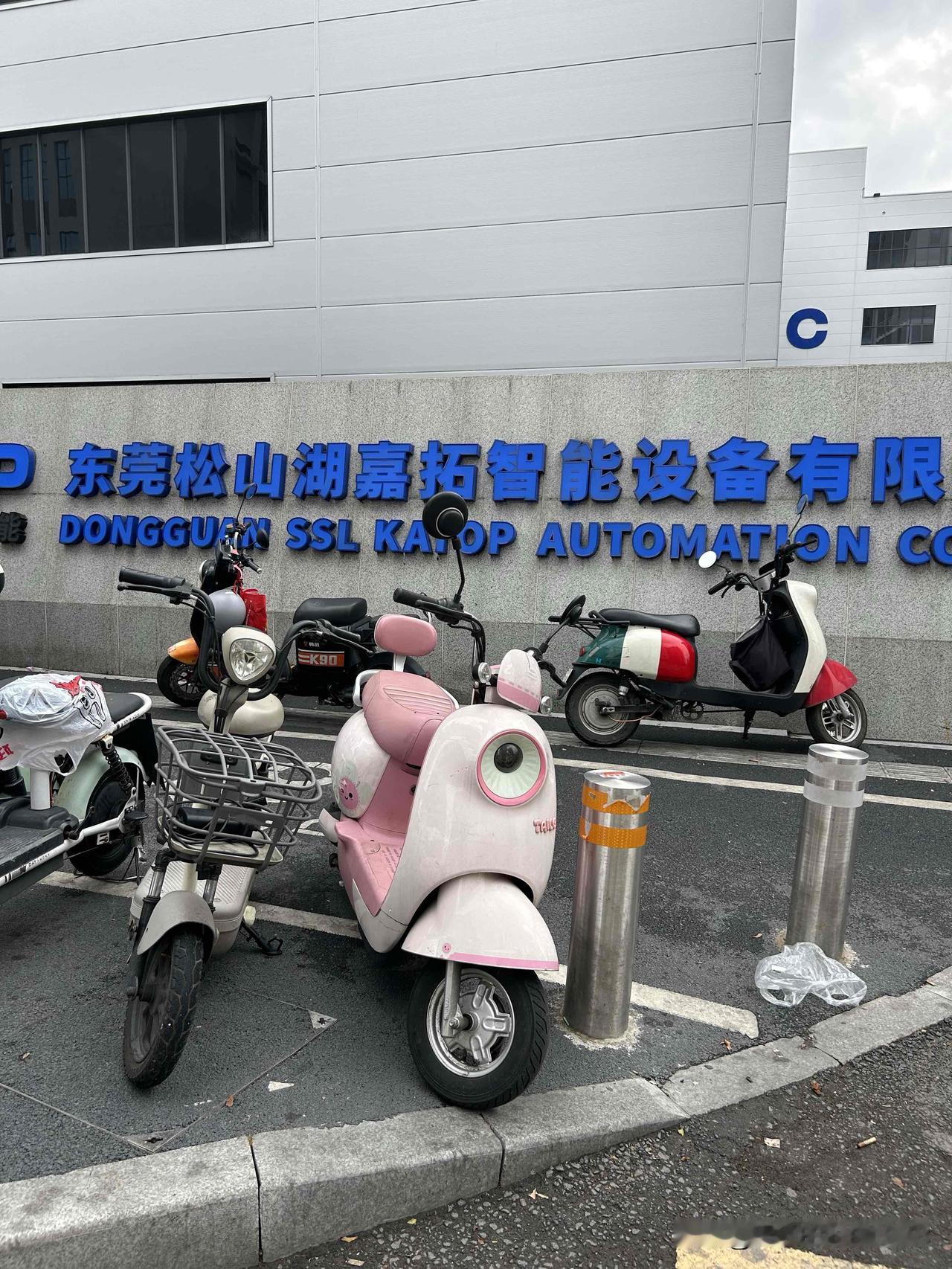 东莞市的工厂是挂上松山湖几个字了就觉得倍有面子，还是怎么的？
有些工厂明明离松山