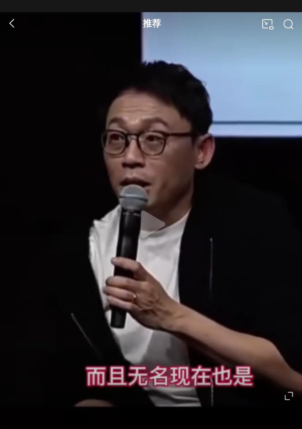 电影赚不赚钱片方的采访和粉丝表现是鲜明的对比。优秀电影的片方直接说：
程耳：“是