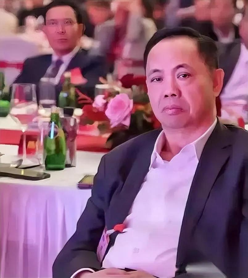 深圳拆二代们慌了？

当年捧红他们的开发商，如今愁到脸变形！

还记得白石洲拆迁