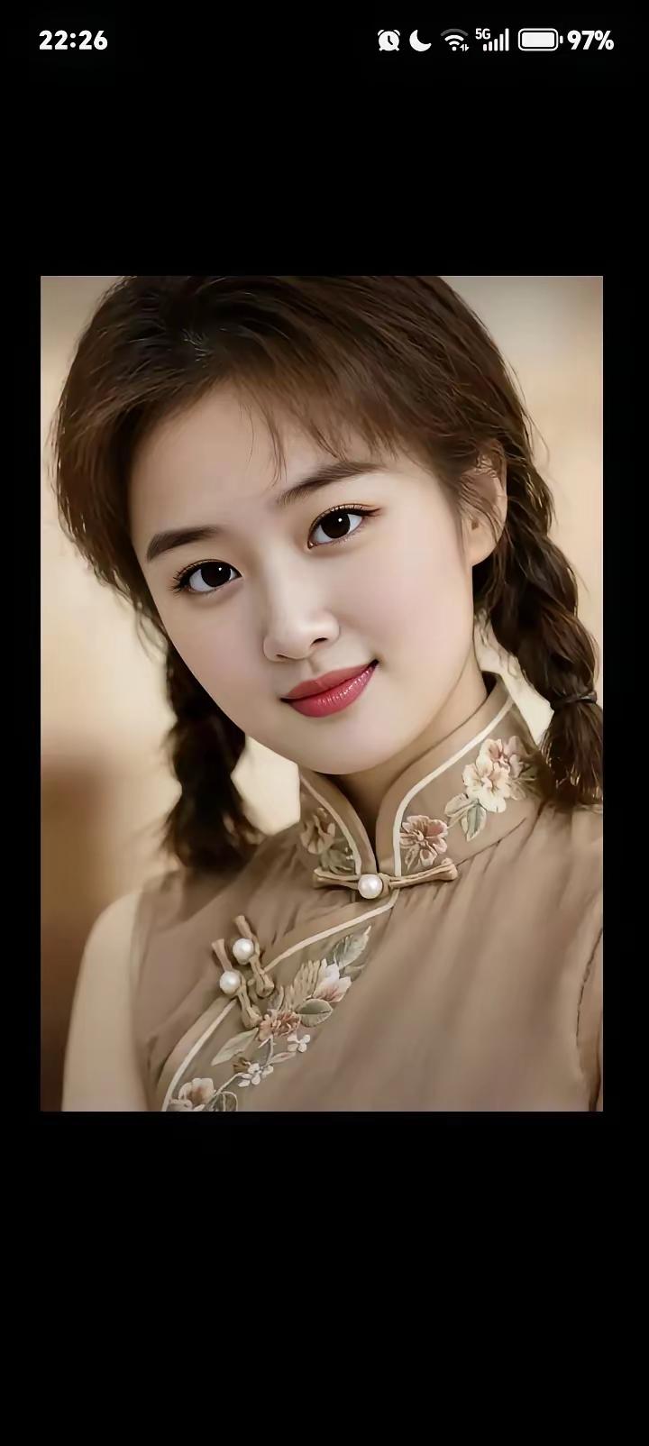 这姑娘穿着花衣服真可爱。