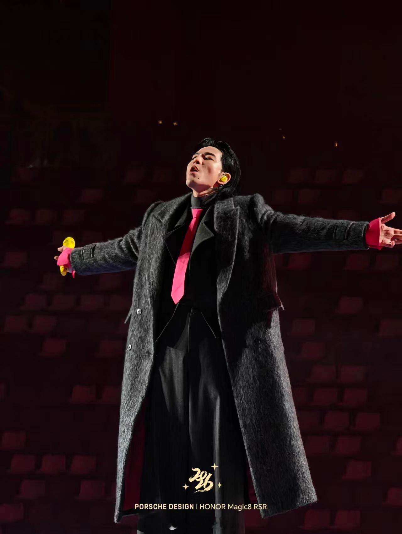 萧敬腾现场唱了王妃，感染力很足 