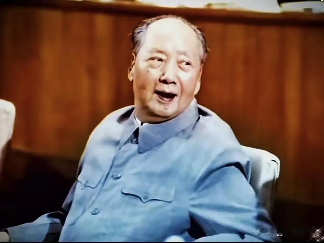 单单看这张照片就让人觉得心疼，伟人一生都在为人民谋幸福，从未停止。
这也是伟人最