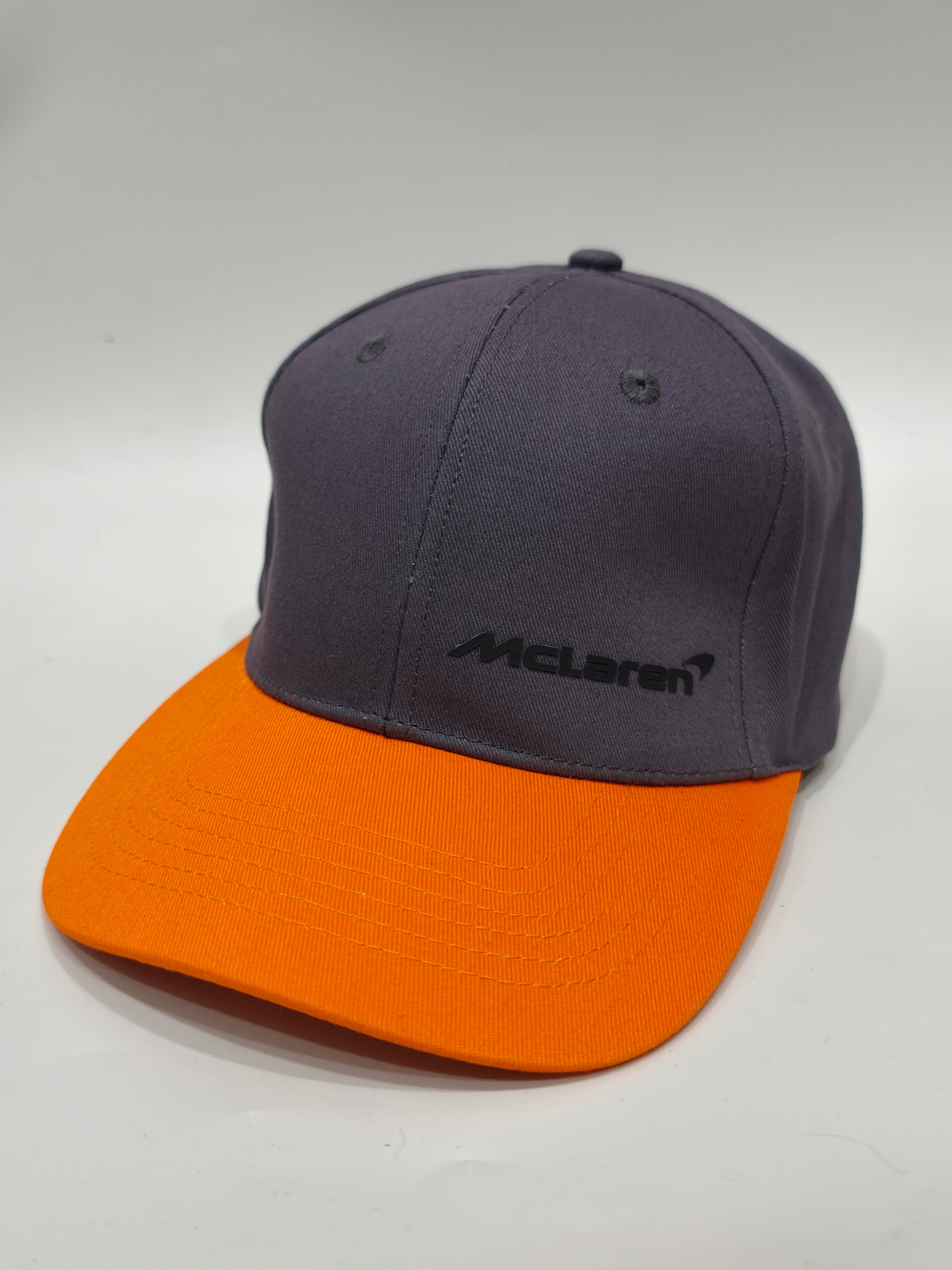 迈凯伦 拼色棒球帽关注评论就行！送给大家！评论区聊聊：自驾中，你觉得最实用的小技