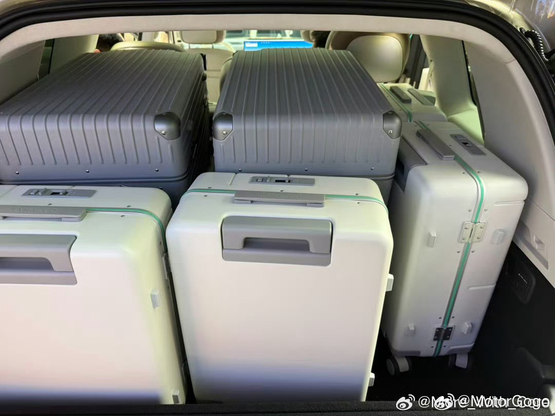 好家伙直接把领克900出一个五座版，其实六座的空间已经非常够了。这次整个五座的话