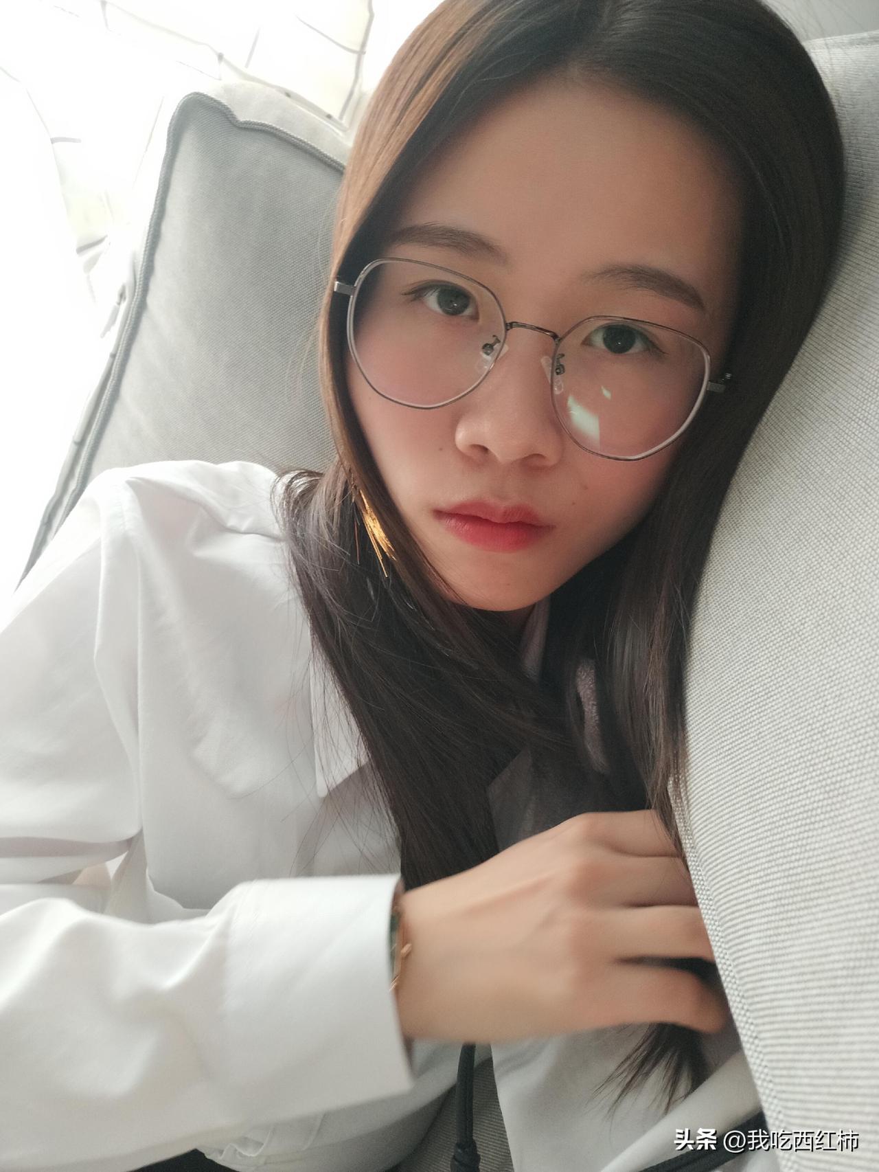 相亲｜女生的主动出击，换来一辈子的内向
对面为啥不回复了啊
这是我朋友介绍的相亲